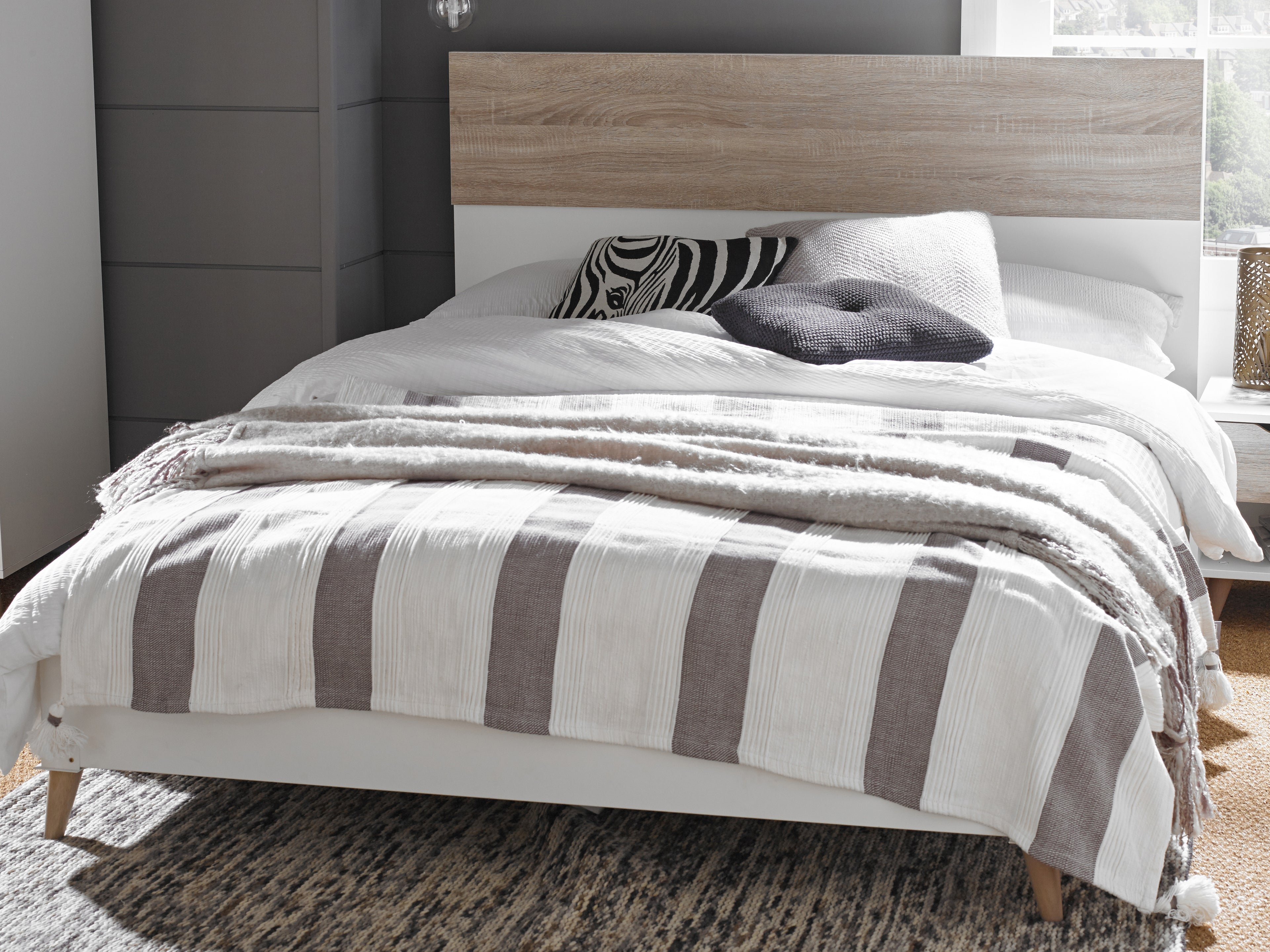 Stockholm 4.6 Double Bed White-Oak