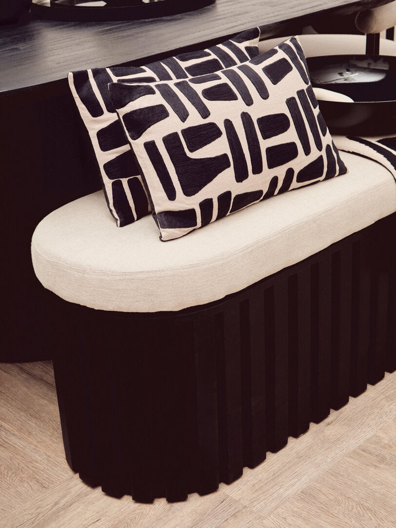 Perdoba Mango Wood Oval Dining Table in Black Finish