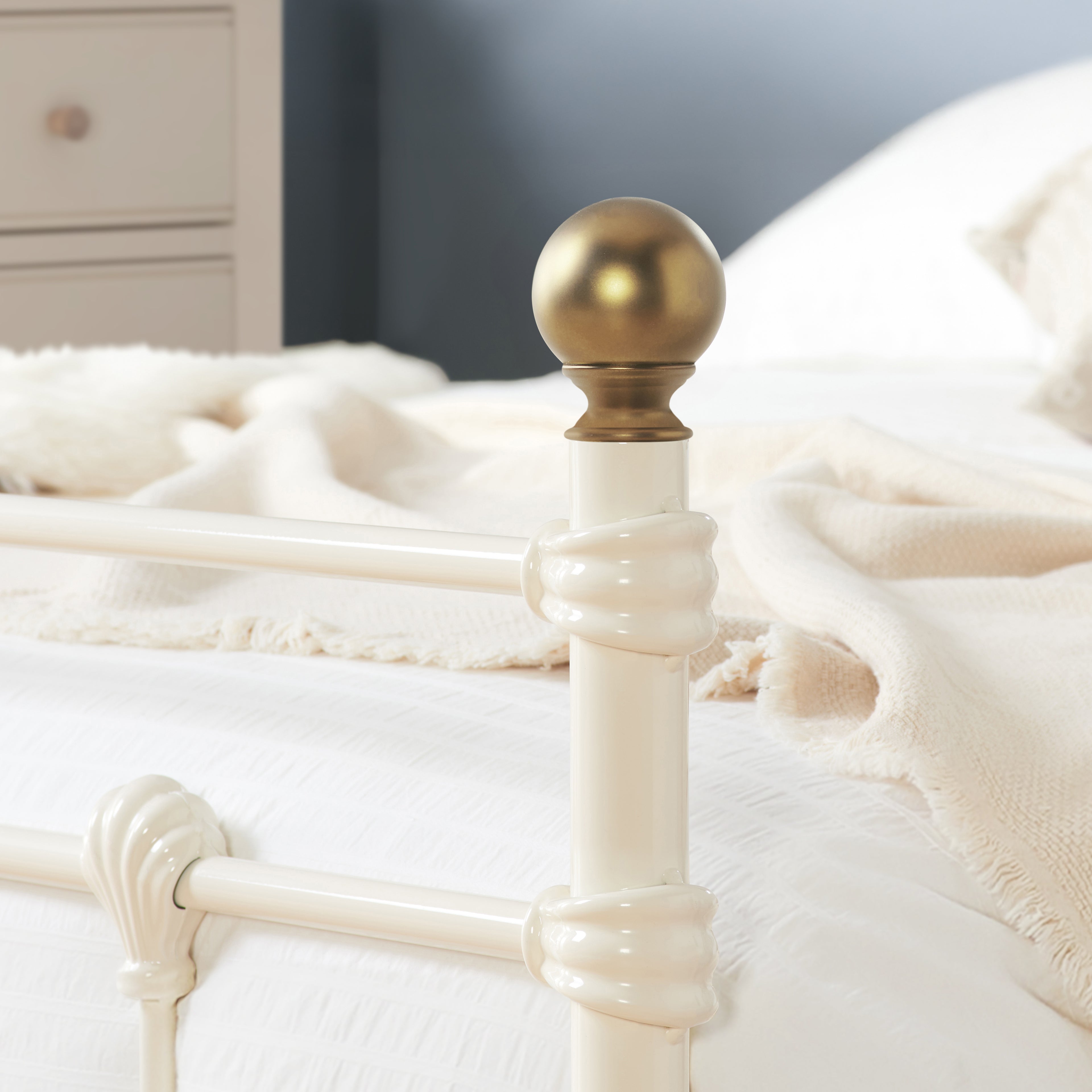 135cm Atlas Bed Cream