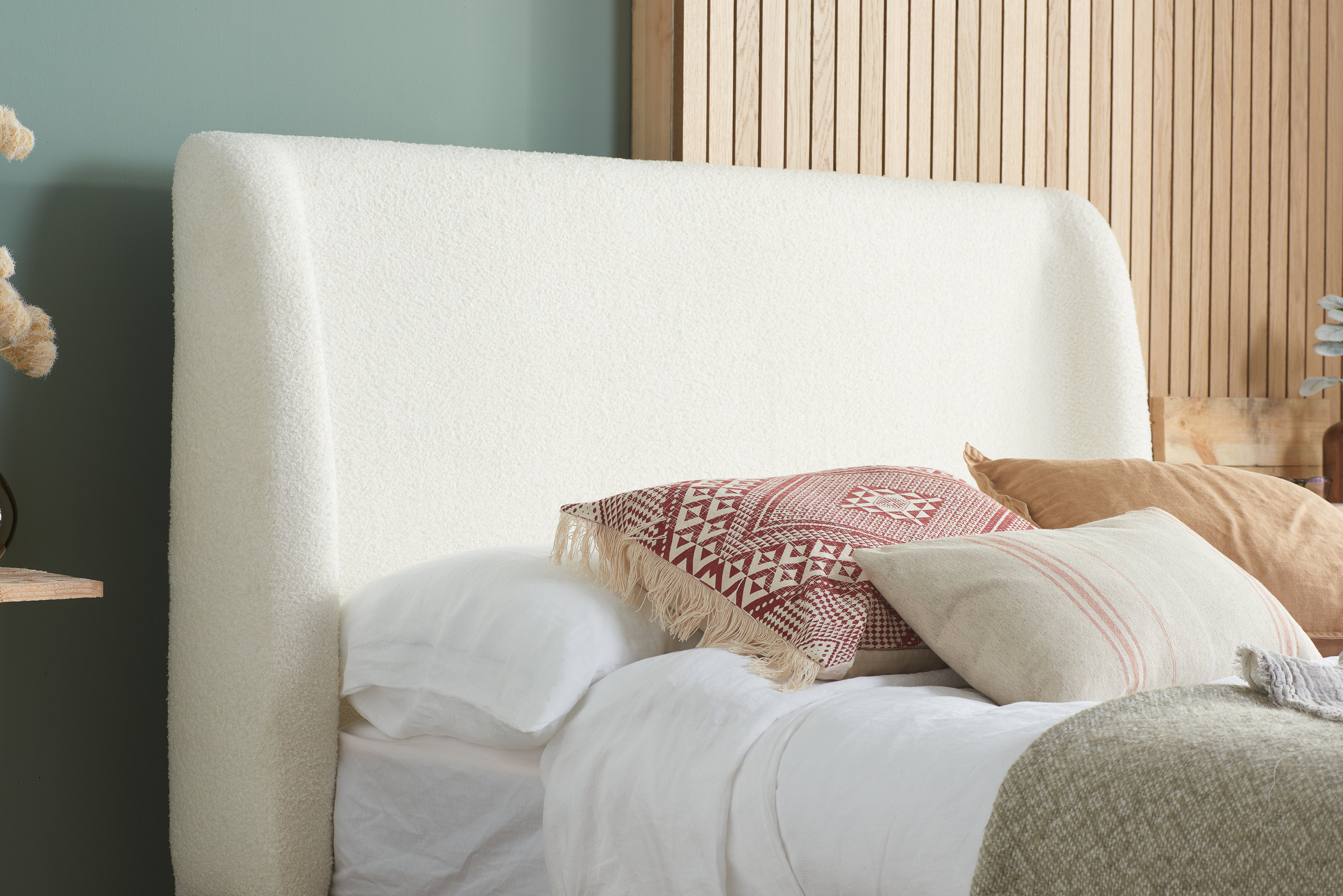 Halfden King Bed