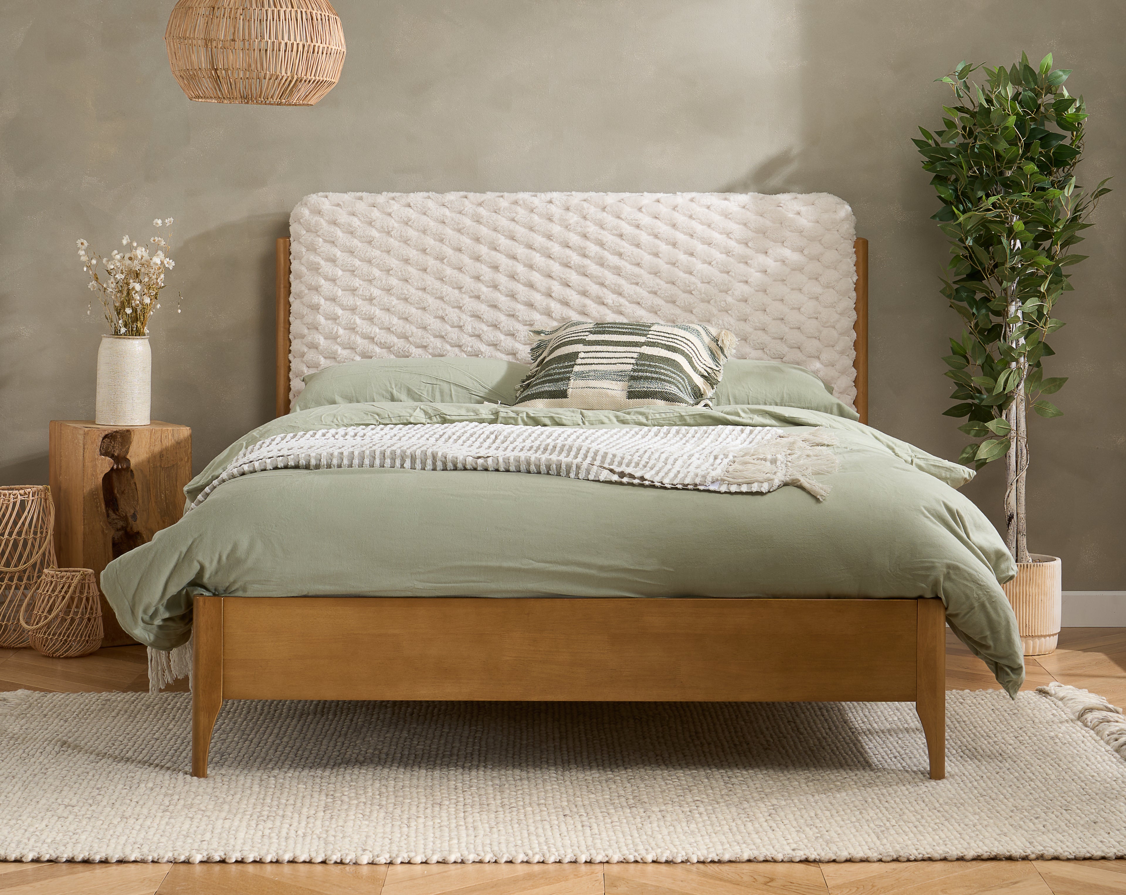 Hatti Double Bed