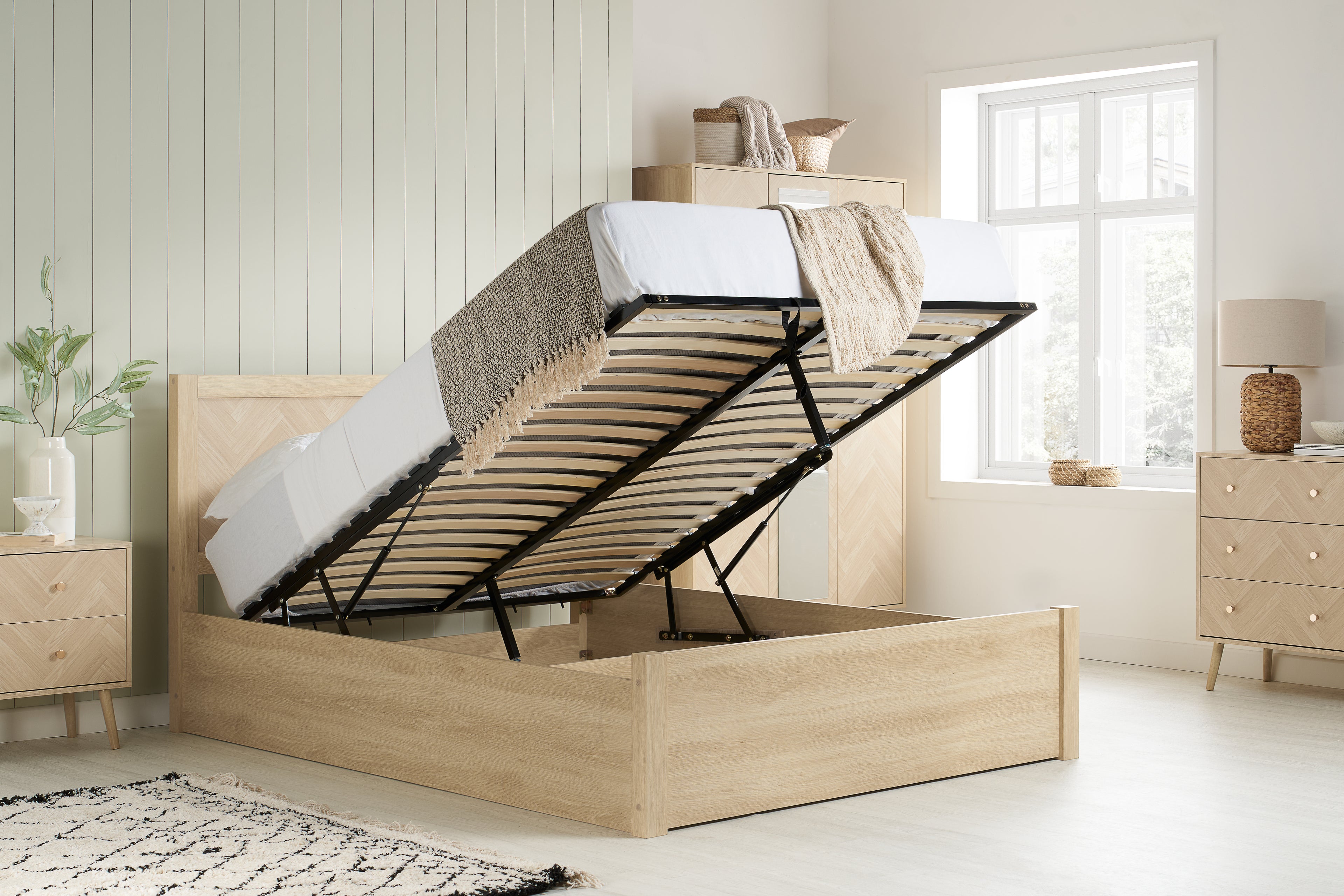 Herringford Double Ottoman Bed
