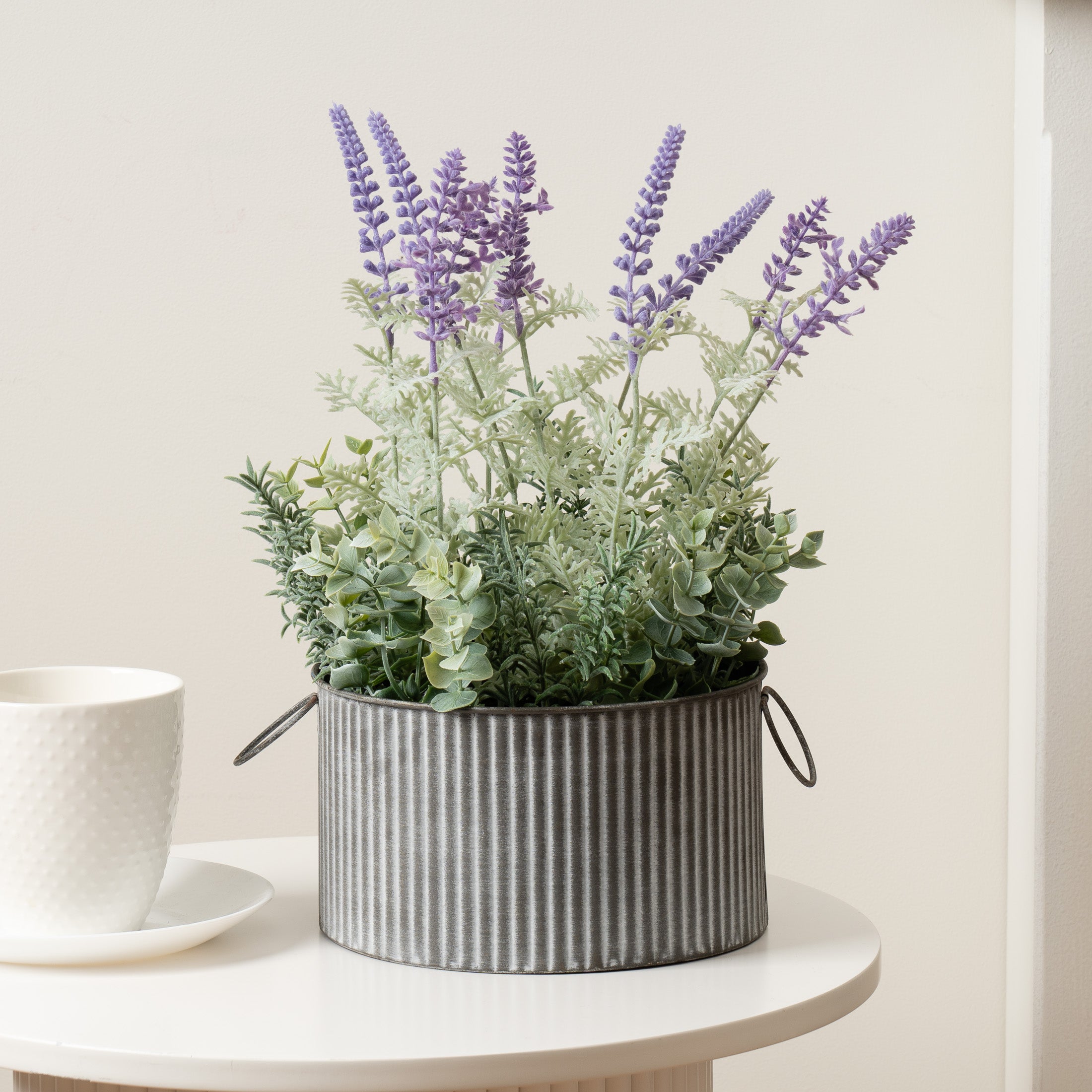37.5Cm Lavender In Iron Pot