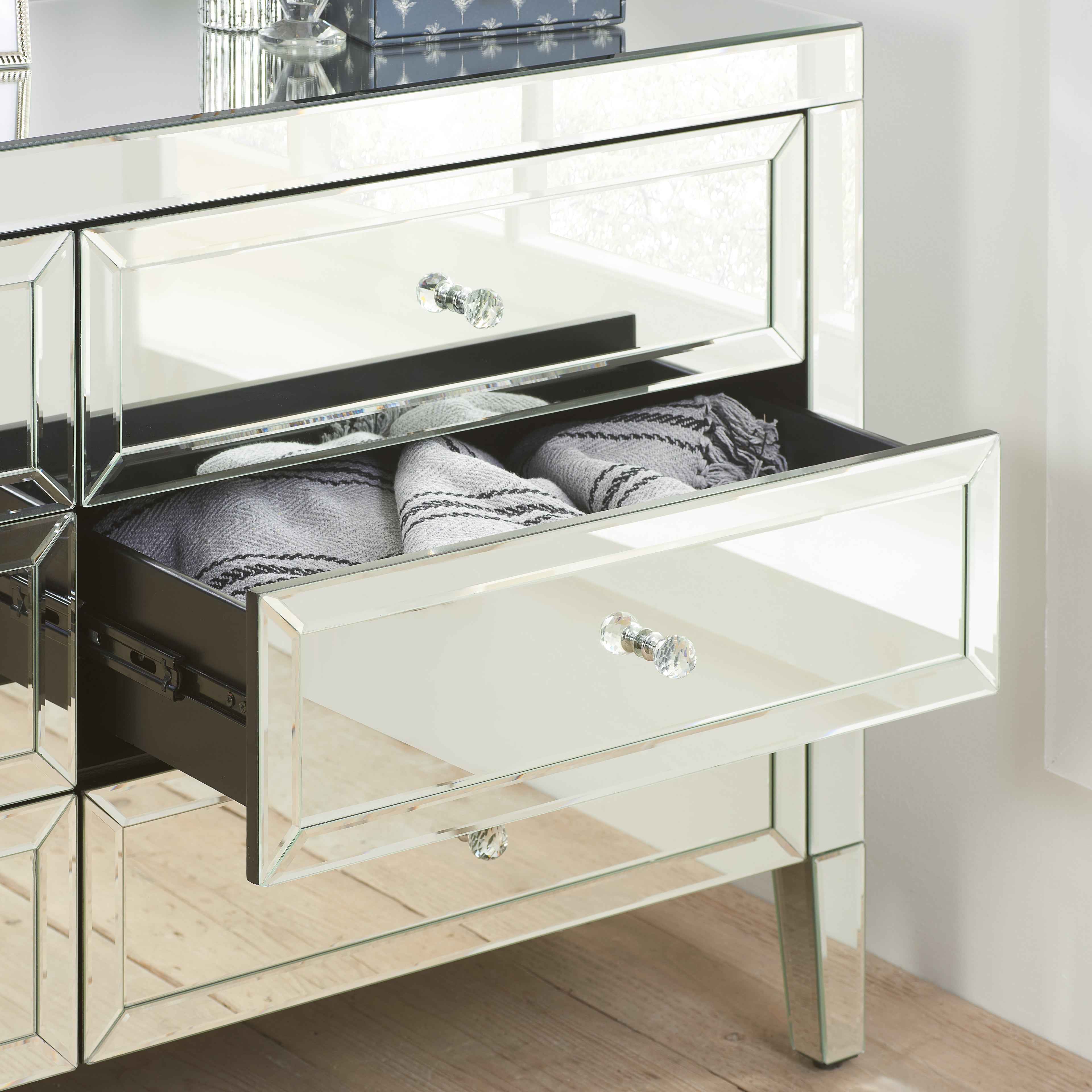 Valencia 6 Drawer Chest
