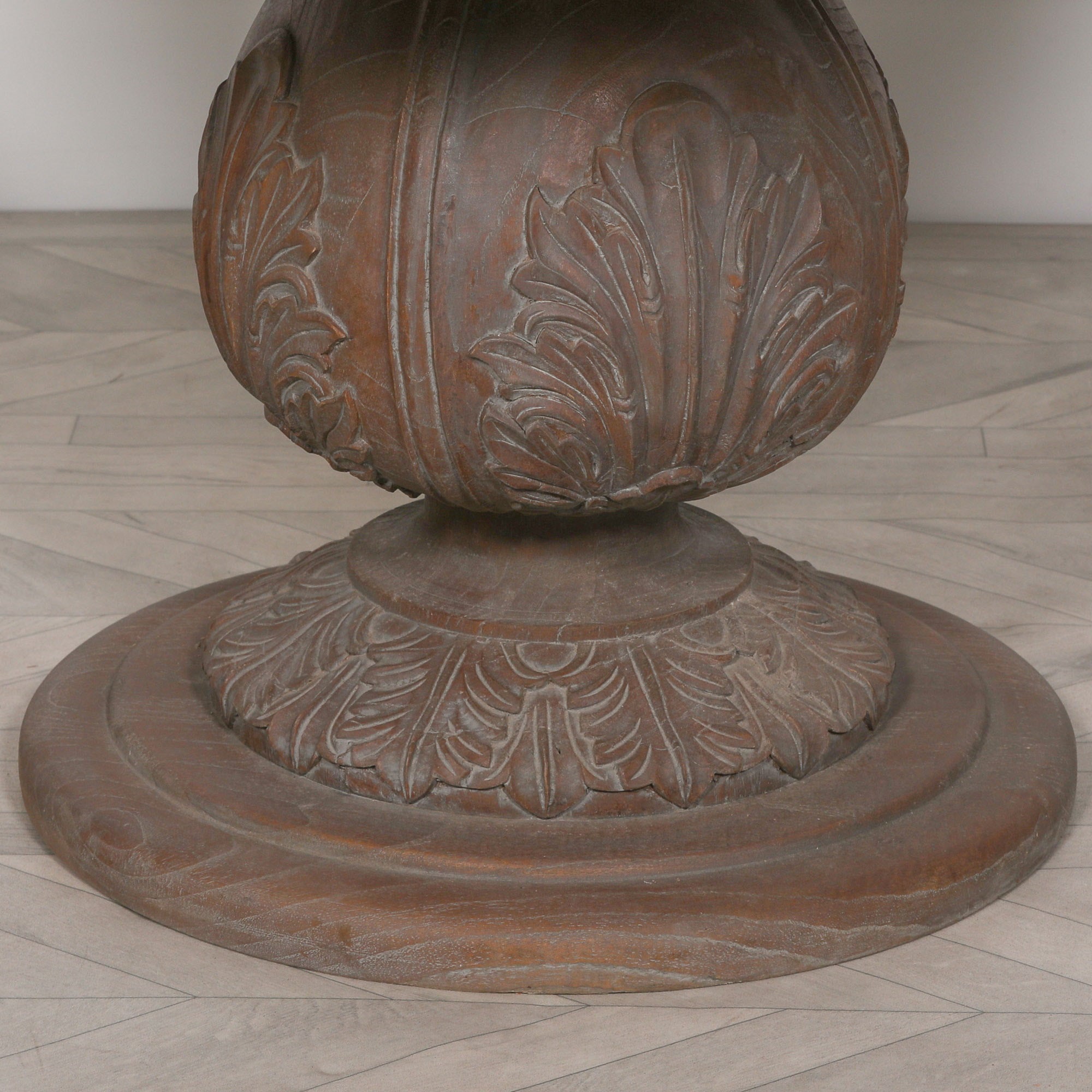 Round Pedestal Acorn Dining Table