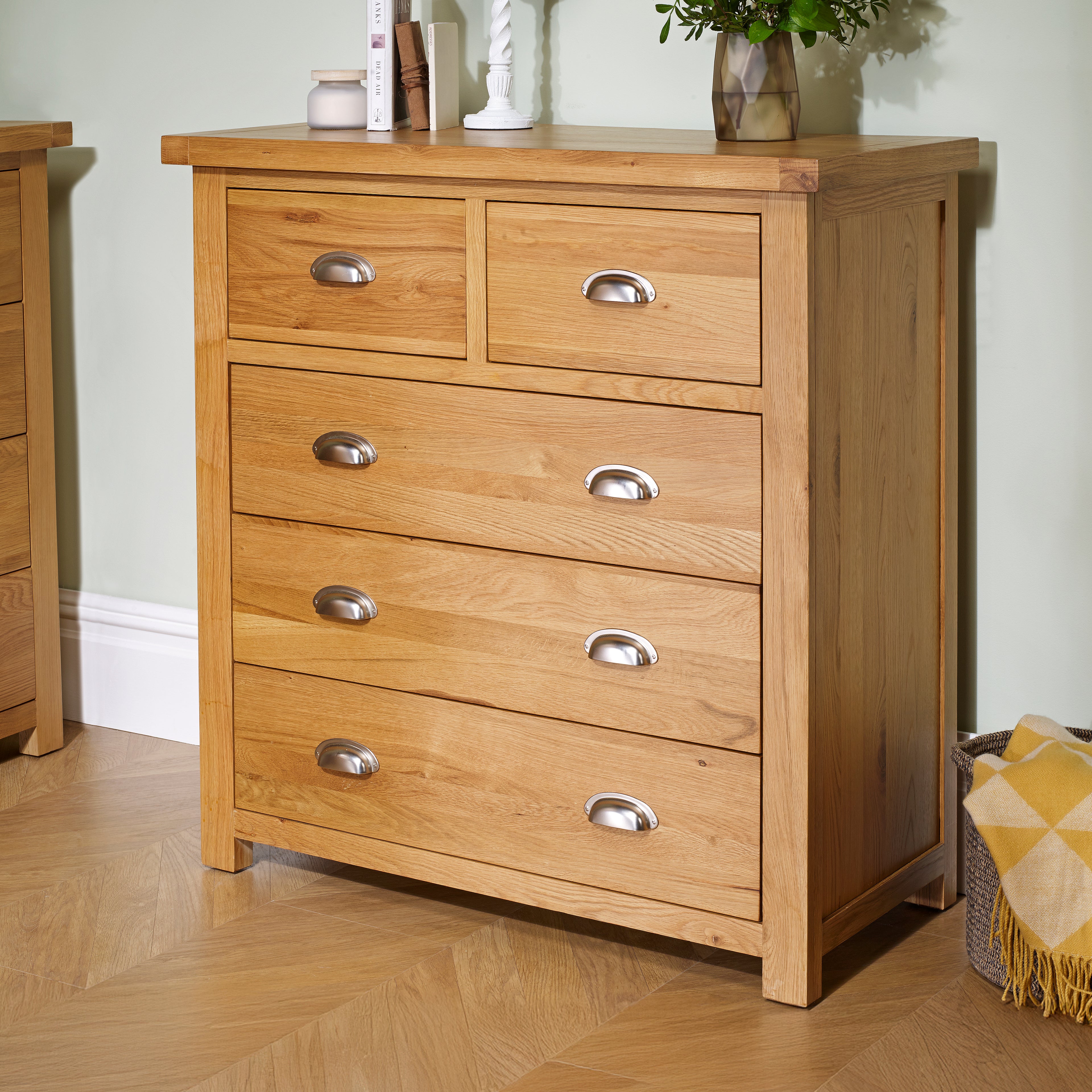 Woburn 3 + 2 Chest