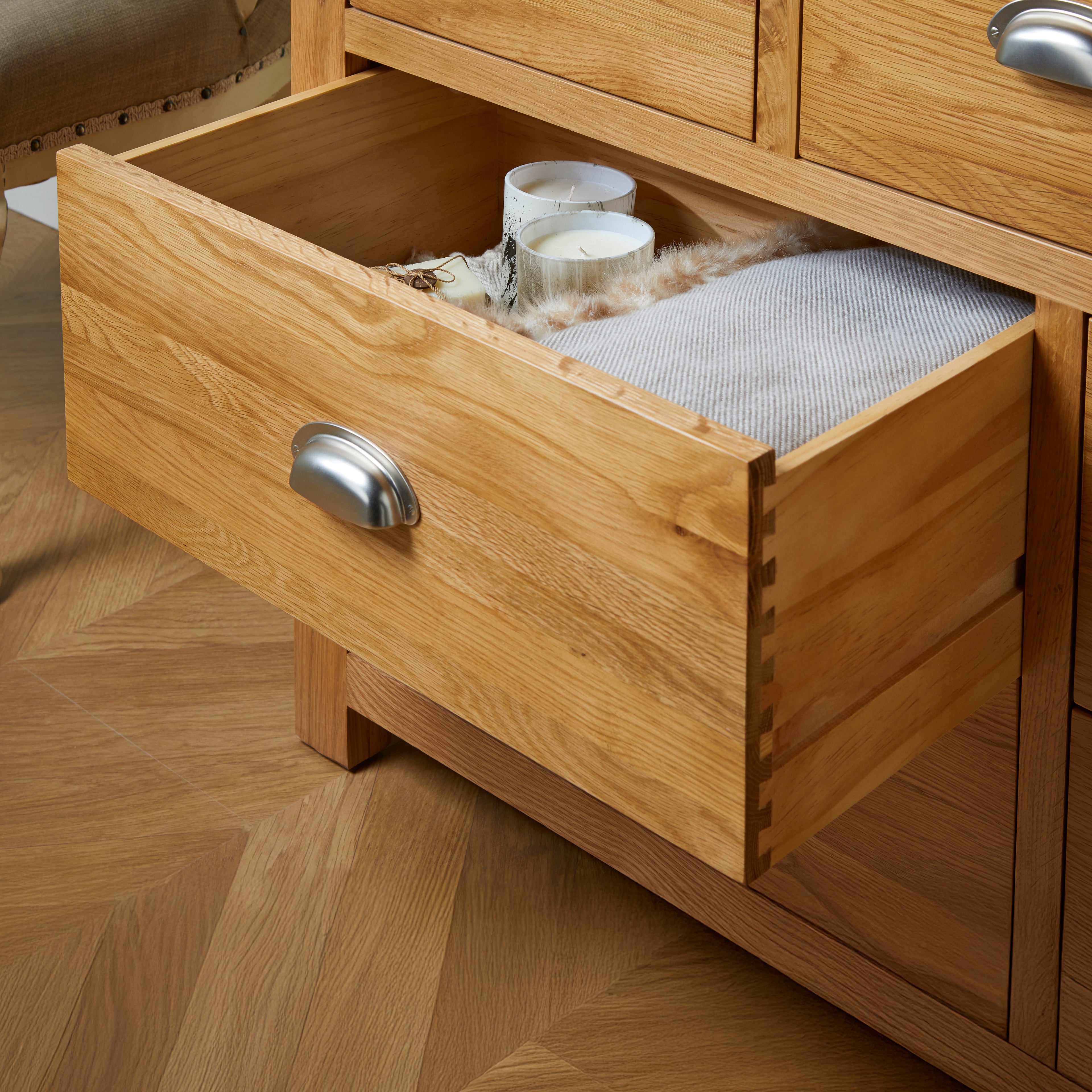 Woburn 4 + 3 Chest