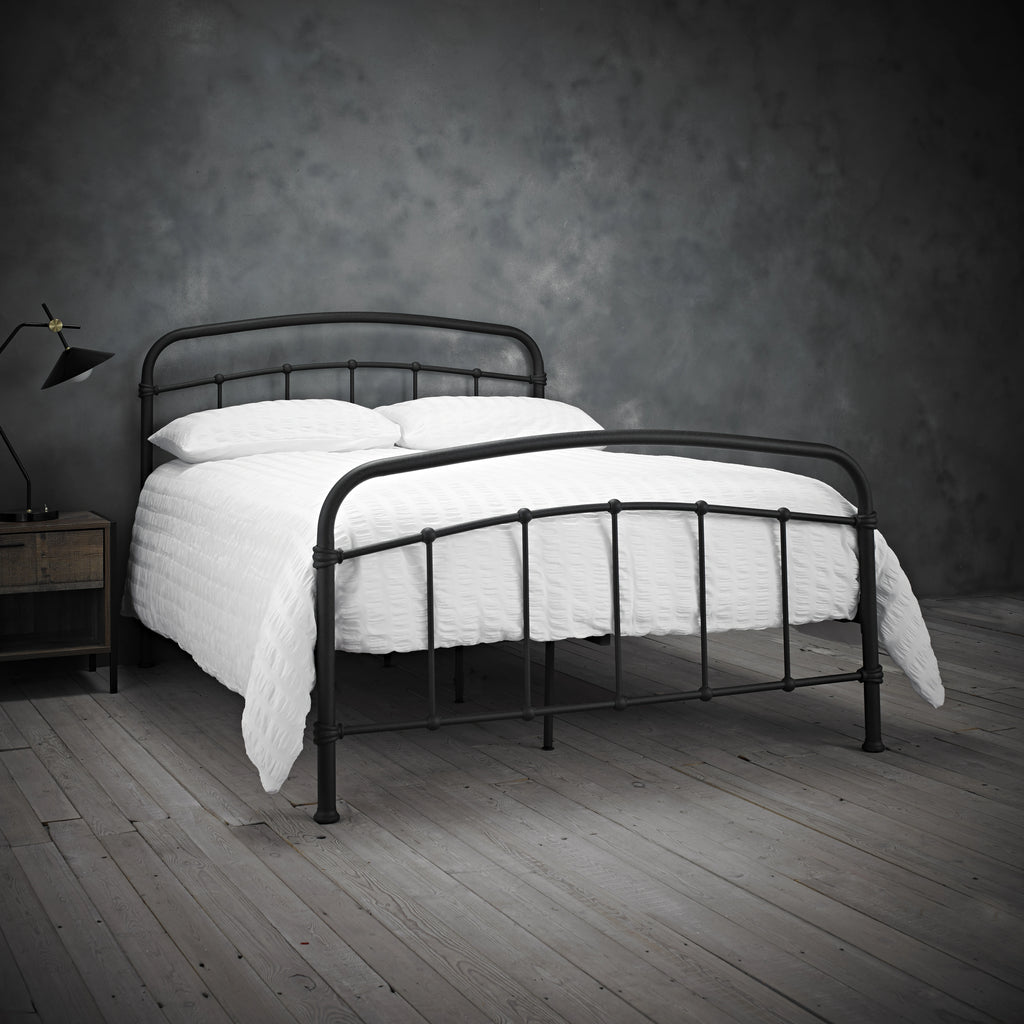 Halston 5.0 Kingsize Black Bed